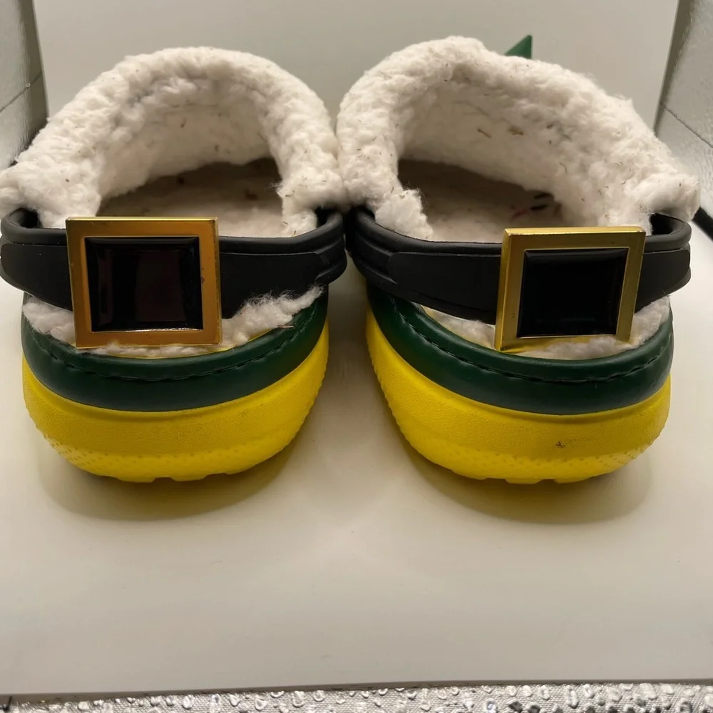 Crocs X Elf Christmas Fuzzy White Lining kids clogs size 4Y